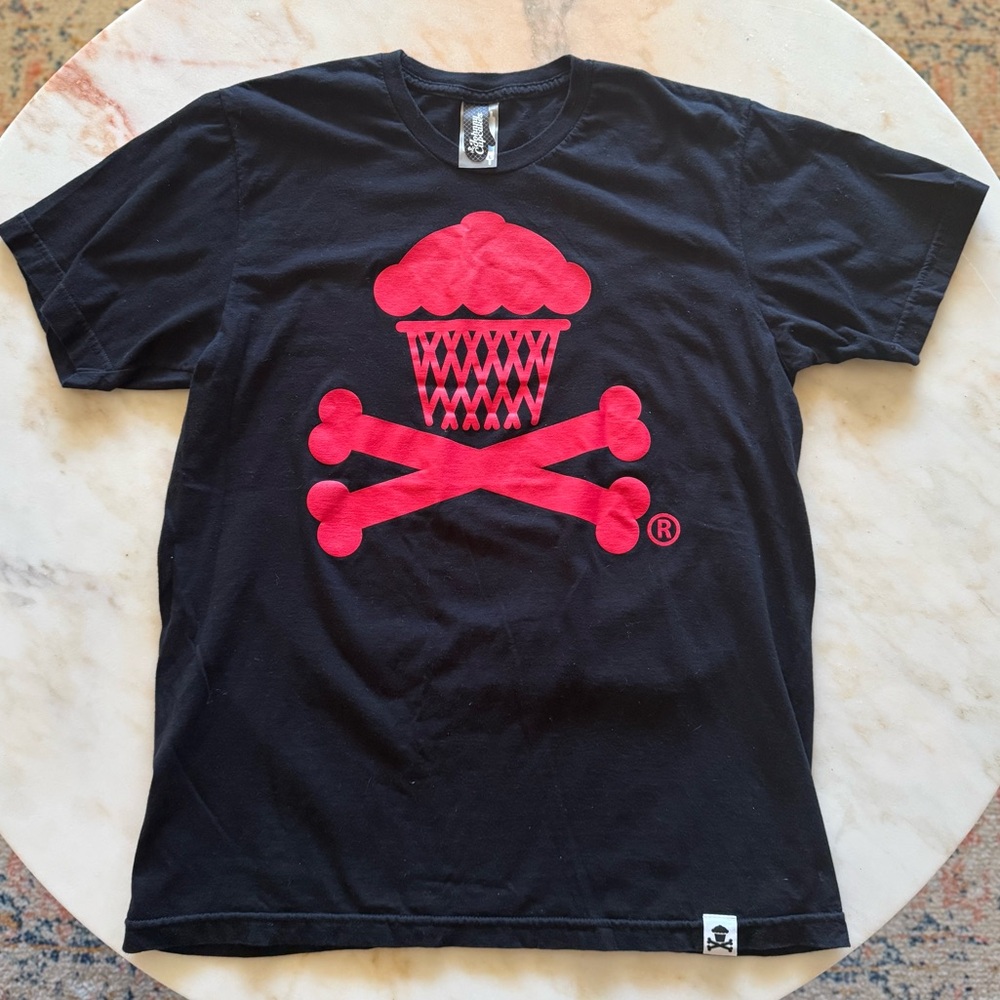 Johnny Cupcakes Men’s T-Shirt Size Large